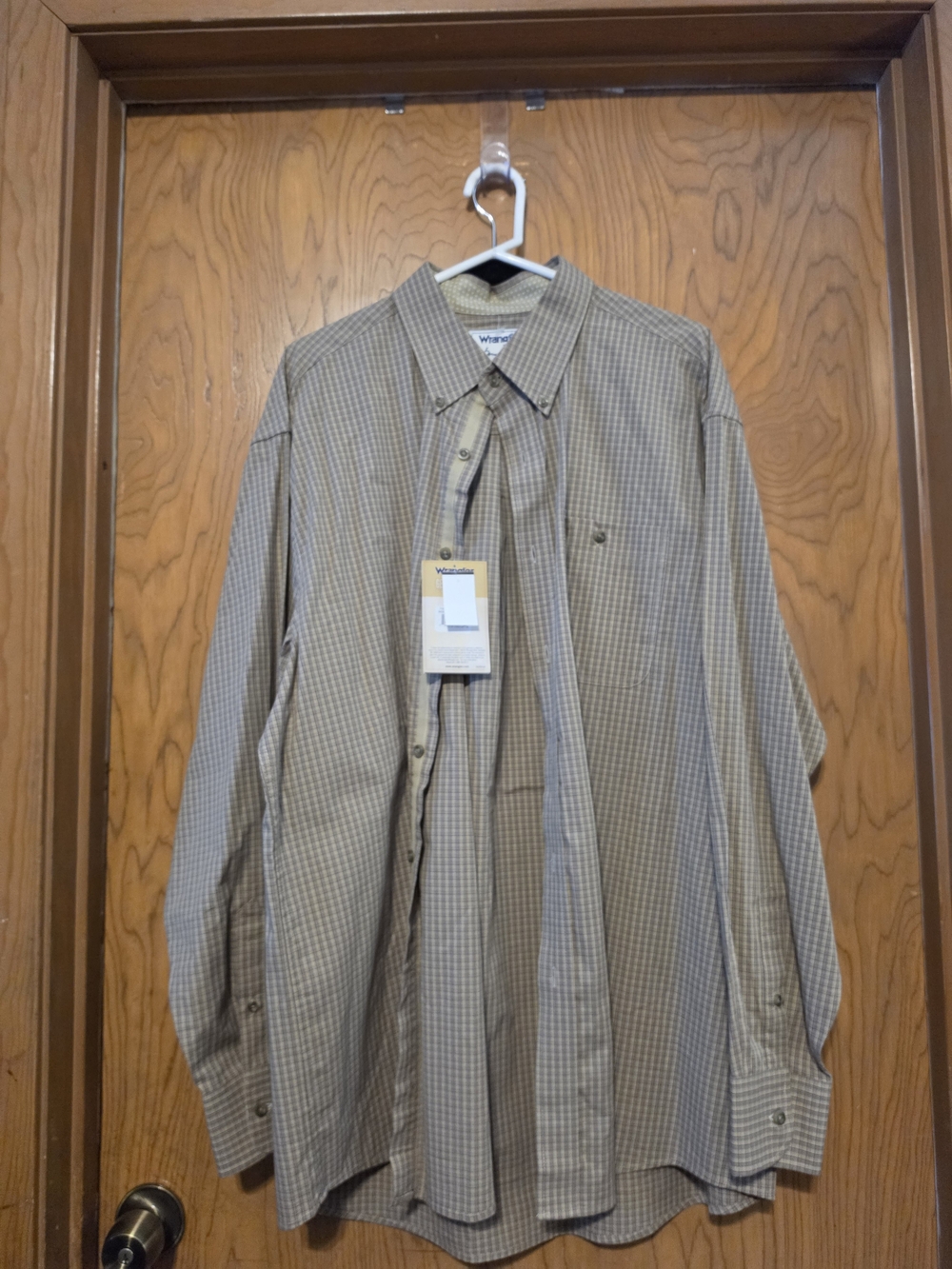 Wrangler Men's Brown Plaid Button-Up Shirt